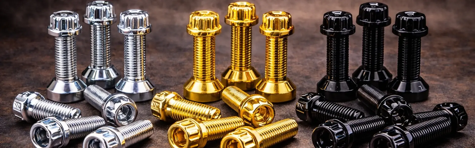 Hochwertige Felgenschrauben und Felgenmuttern zur Verschraubung mehrteiliger Alufelgen in verschiedenen Finishes.